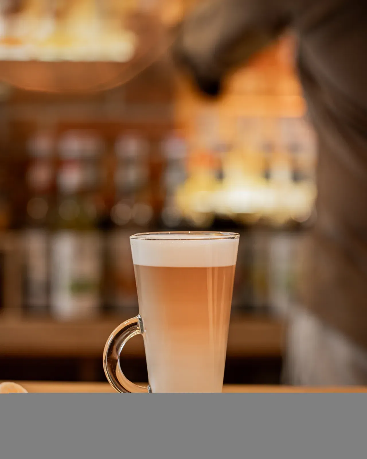 Teplé latte s příchutí pečeného marshmallow