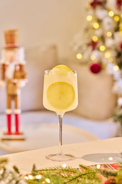 Vermut & Tonic se slaměnkou